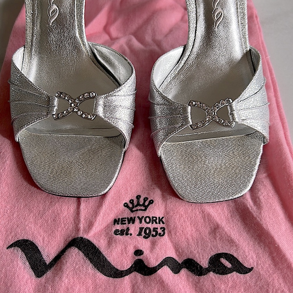 Nina New York Silver Metallic Peep Toe Heels w/ Crystal Buckle Accent- Size 9